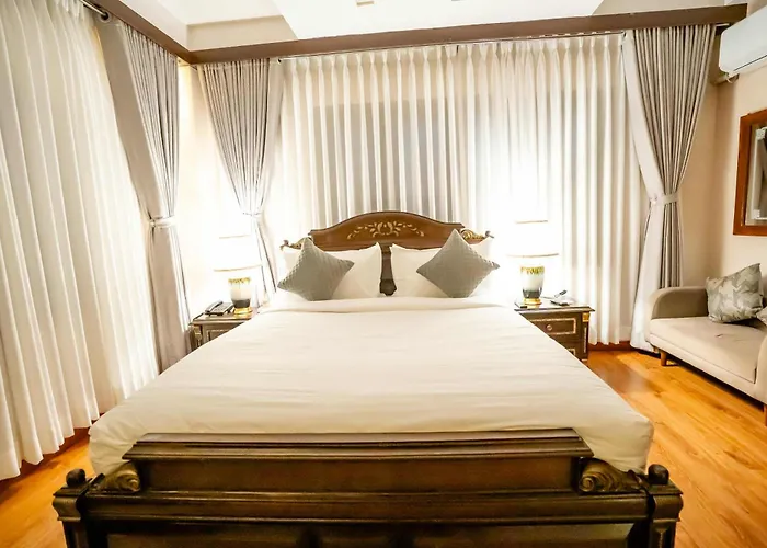 Hotel Devi Aura *