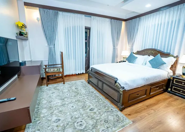 Hotel Devi Aura *